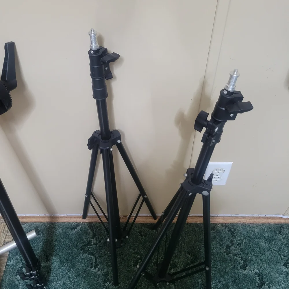 Black Tripod with White Umbrella Kit
